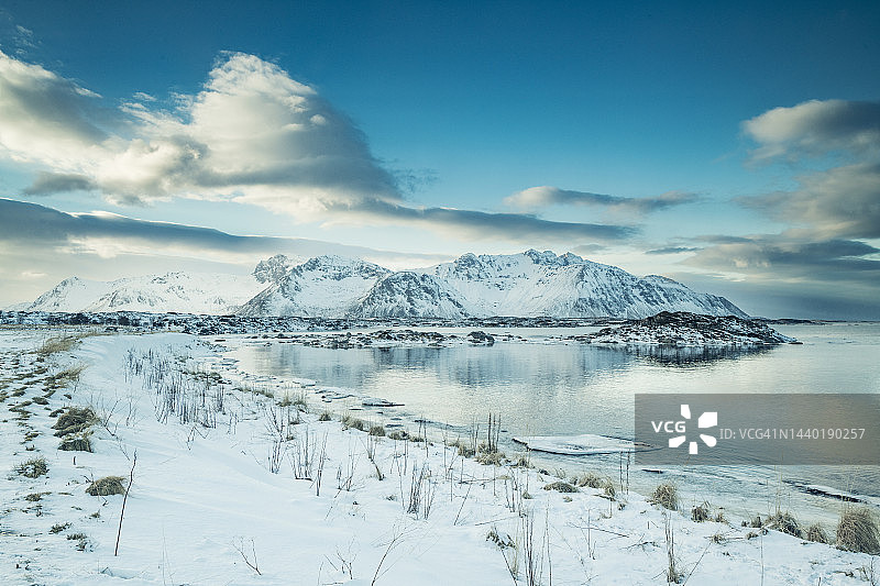 冬季在Gimsøya岛的罗浮敦冬季景观图片素材