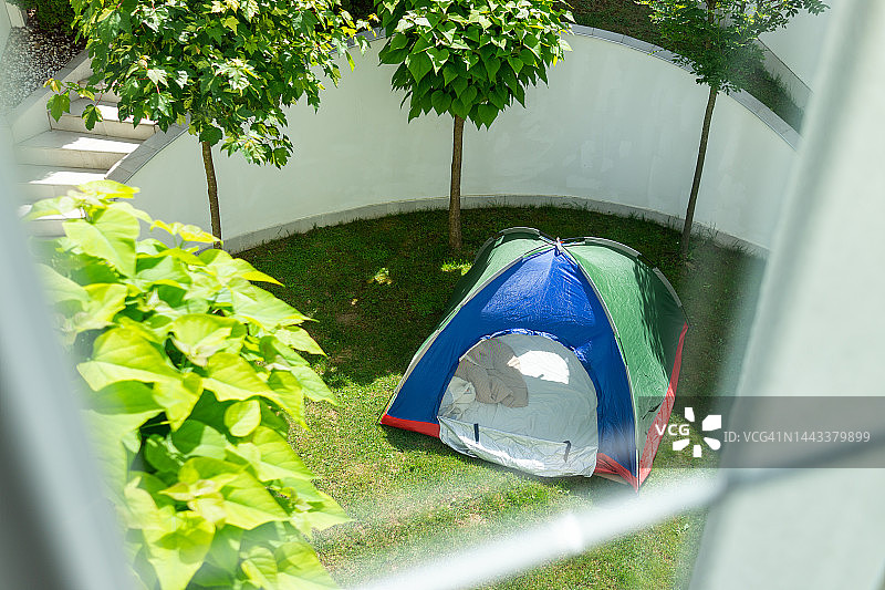 后院准备好的帐篷图片素材