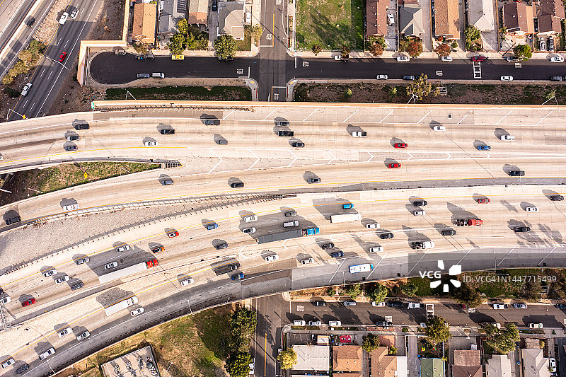 洛杉矶附近工业城市景观的无人机视图图片素材