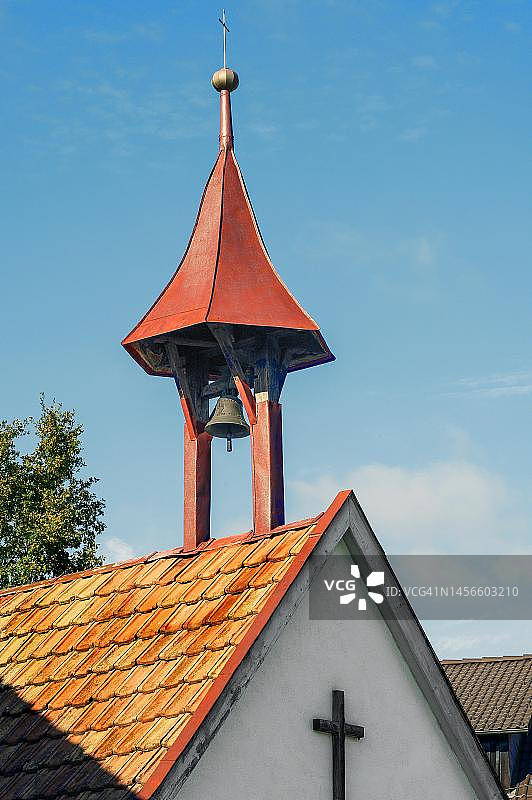 德国巴伐利亚州阿尔加乌教堂上的钟楼图片素材