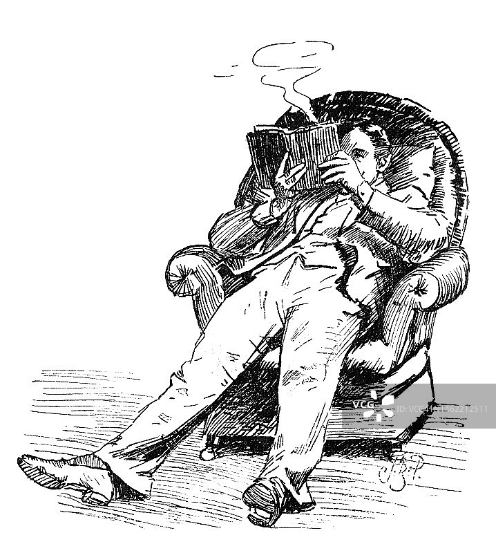 男人懒洋洋地躺在扶手椅上，一边抽烟一边看书图片素材