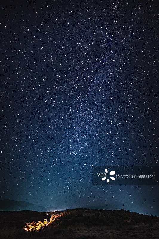 乌兹别克斯坦夜晚星空下的风景图片素材
