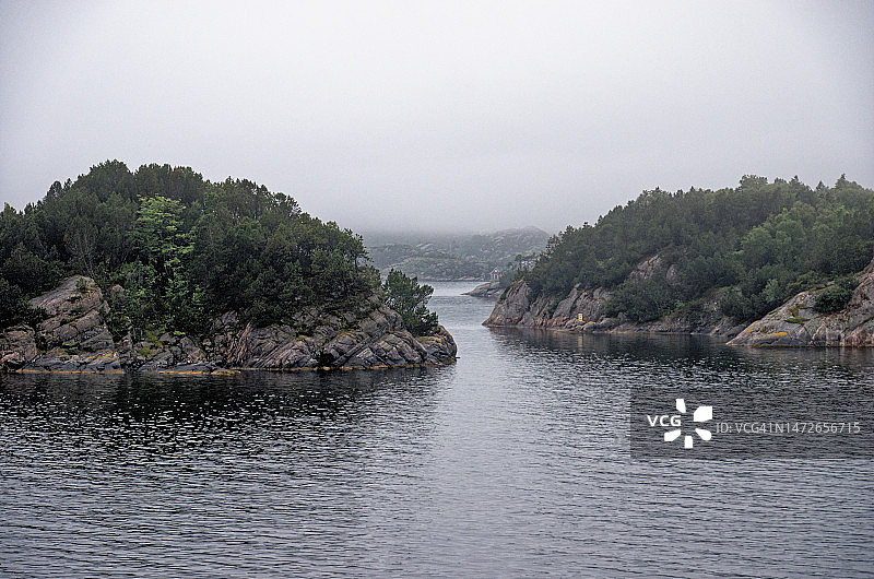 挪威卑尔根附近的峡湾海岸线图片素材