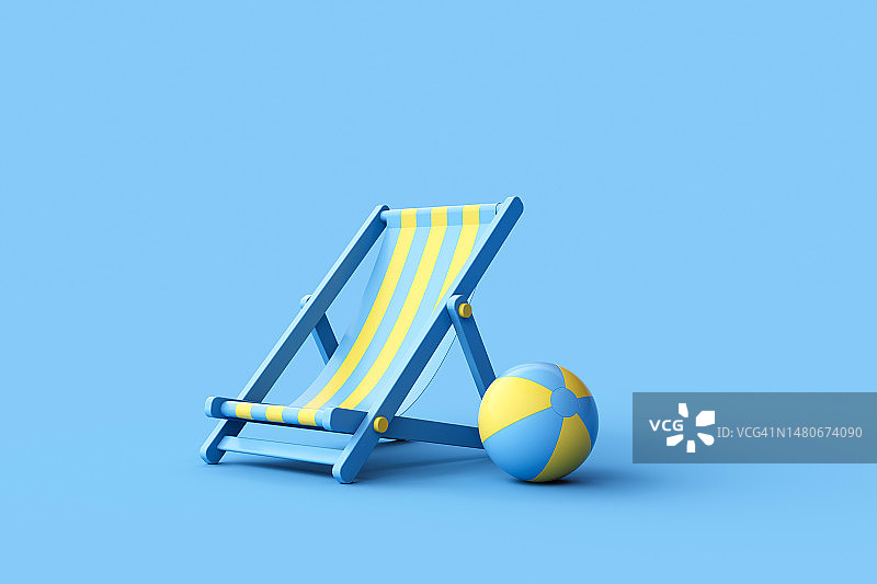 条纹甲板椅和沙滩球在蓝色背景。图片素材