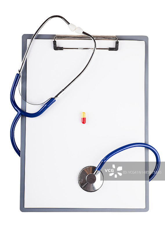 罗马尼亚，白色背景上带听诊器的剪贴板的高角度视图图片素材