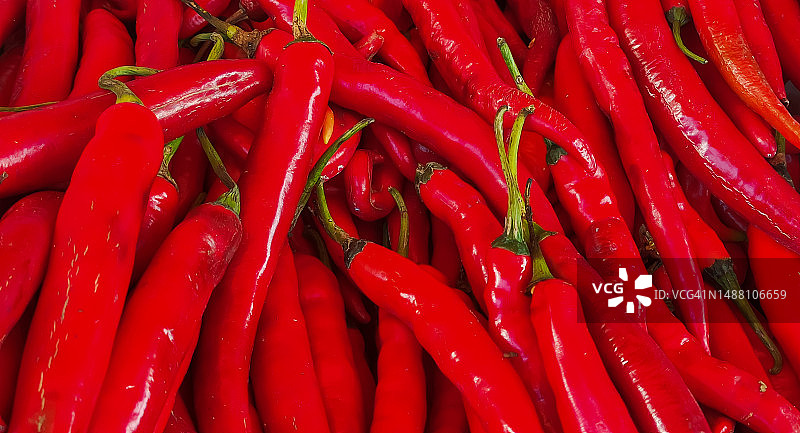 近距离观察红辣椒的口感，食物的背景图片素材
