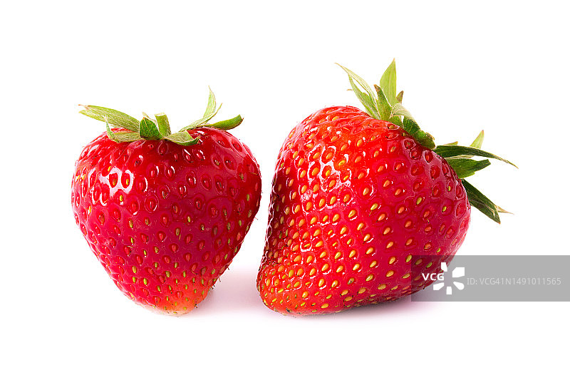 罗马尼亚，白色背景下的草莓特写图片素材