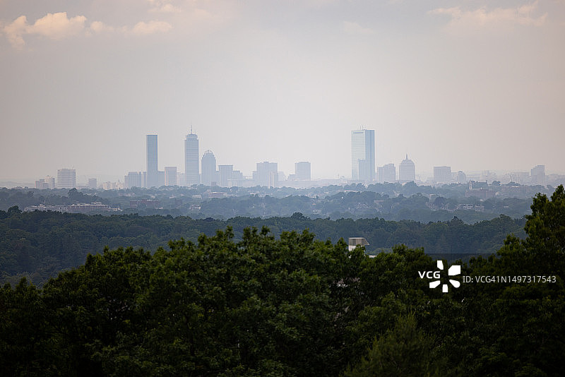 马萨诸塞州波士顿的天际线被加拿大野火的烟雾所遮挡图片素材