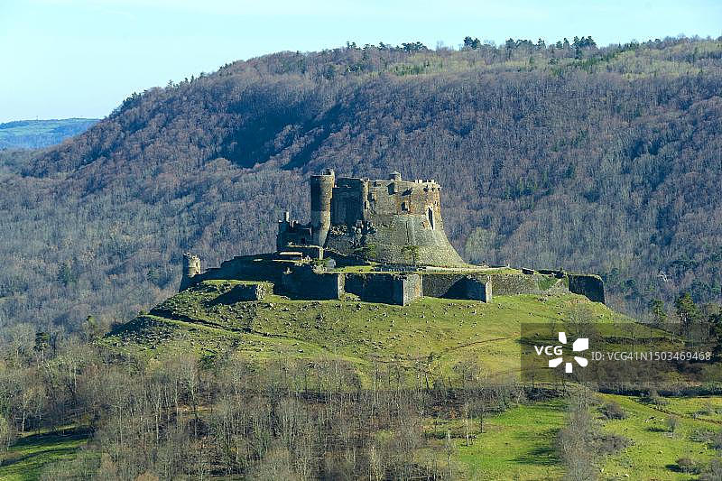 穆罗尔城堡，建于13世纪的玄武岩海角上。奥弗涅火山自然公园，Puy de Dome，奥弗涅罗纳阿尔卑斯山脉，法国图片素材