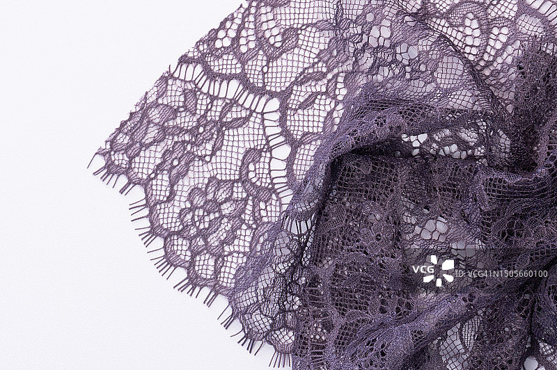 迷人的紫色蕾丝织物:迷人的美丽在每一个线程图片素材