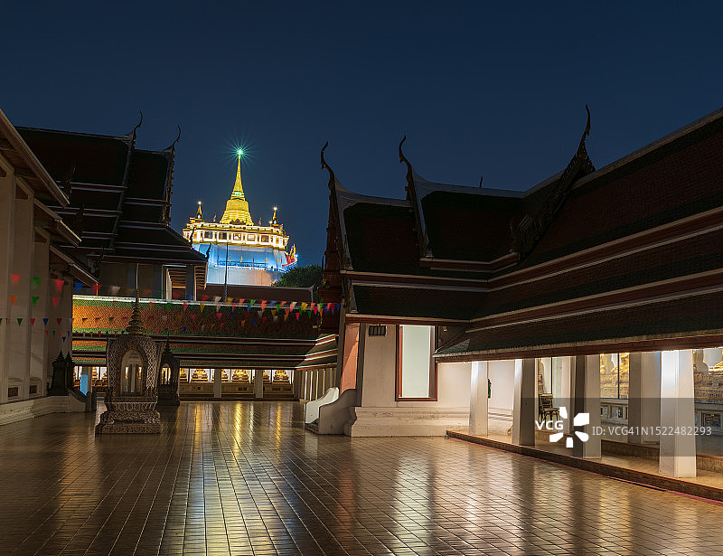 日落时的曼谷金山寺图片素材