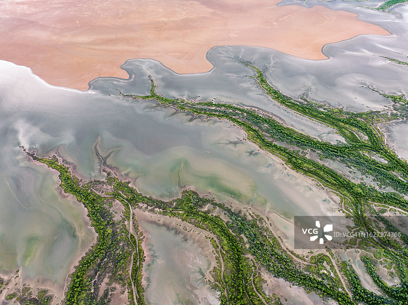 航拍图显示了澳大利亚西澳大利亚温德姆国王河的支流图片素材