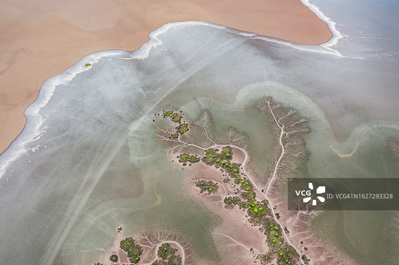 航拍图片显示了澳大利亚西澳大利亚温德姆的国王河的支流图片素材