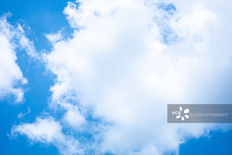湛蓝的天空和白云图片素材
