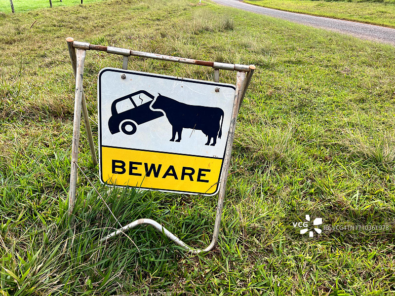 提防牲畜、牛等交通标志图片素材