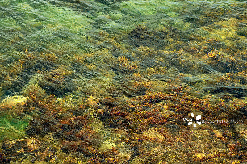 自然超现实主义，当你看着爱尔兰海岸的海底图片素材