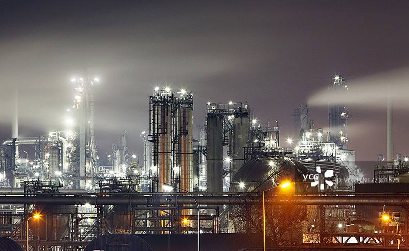 夜厂炼油厂，石化工业图片素材
