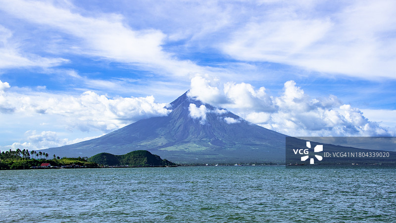 菲律宾阿尔拜省的马荣火山图片素材