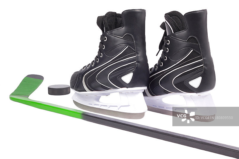 溜冰鞋，曲棍球棍和冰球图片素材
