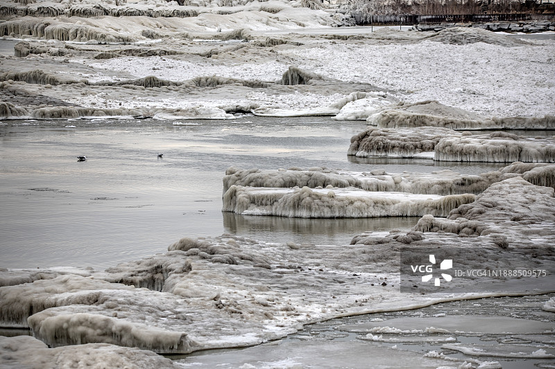 冰冻的伊利湖岸图片素材