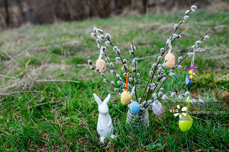 可爱的复活节?和复活节兔子在一起图片素材
