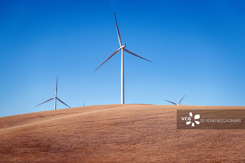 瓦斯科路绿色能源走廊的风力涡轮机图片素材