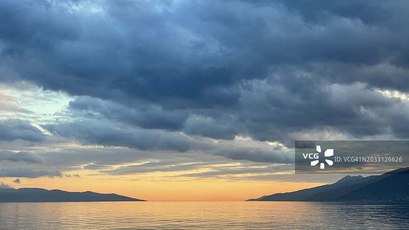 克罗地亚，奥帕蒂亚，日落时大海与天空的美景图片素材