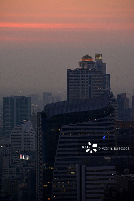 黄昏时的曼谷国塔和泰国的天际线图片素材