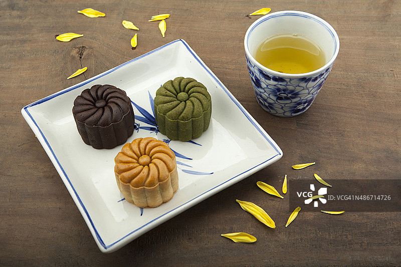 月饼和茶是越南-中国的中秋节食品图片素材