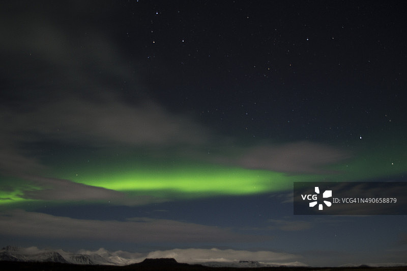冰岛天空中的北极光图片素材