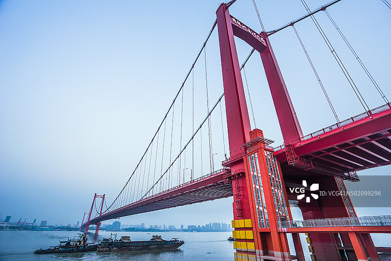 中国武汉的鹦鹉岛长江大桥图片素材