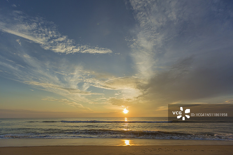 美丽的日落在码头海滩图片素材