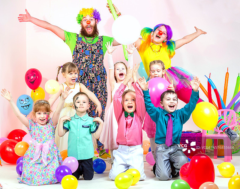 有快乐小丑的儿童派对图片素材