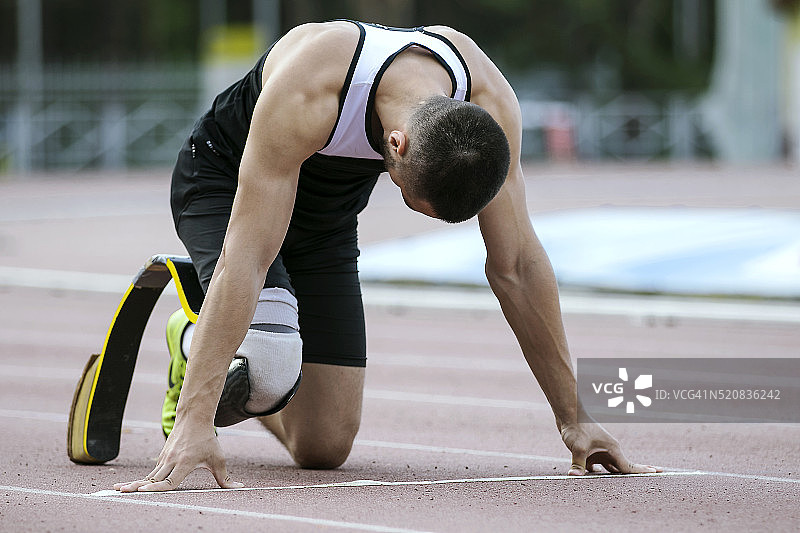 残疾人运动员的起跑姿势图片素材