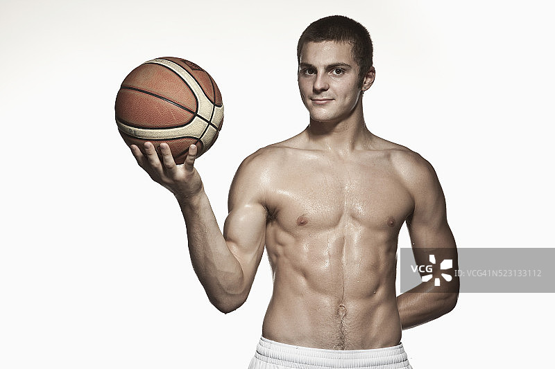 裸胸男人拿着篮球图片素材