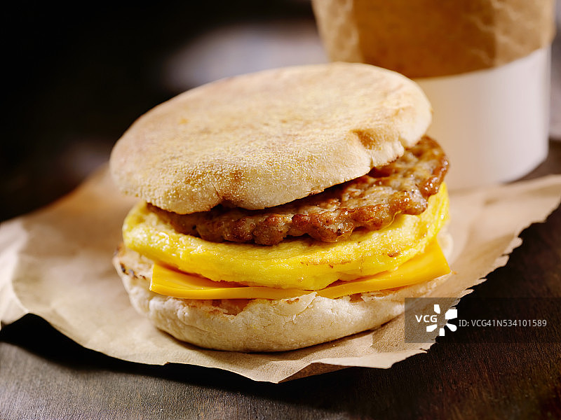香肠鸡蛋早餐三明治图片素材