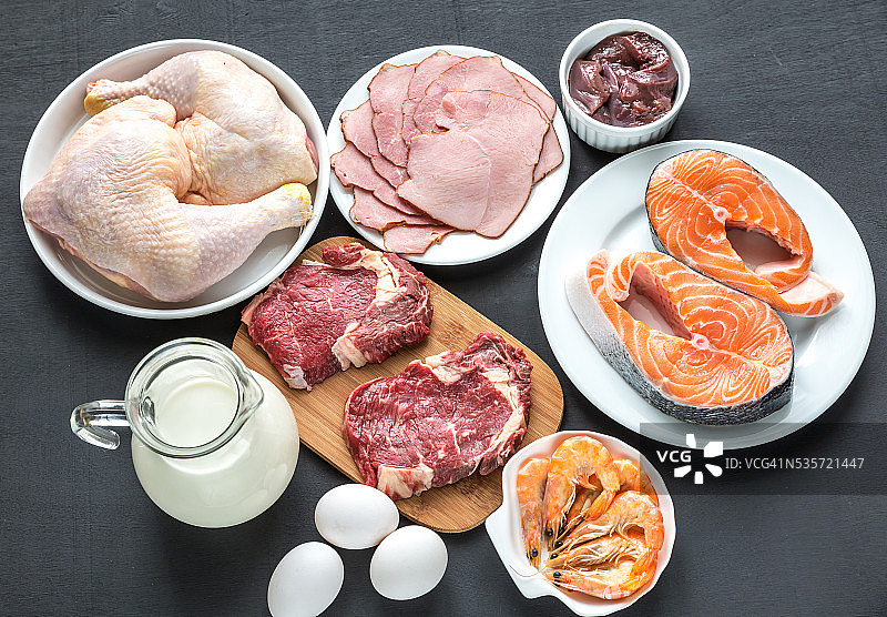 蛋白质饮食:生产品上的木制背景图片素材