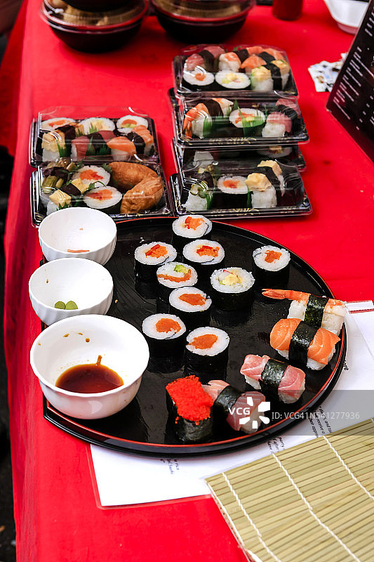 日本寿司在农贸市场出售图片素材