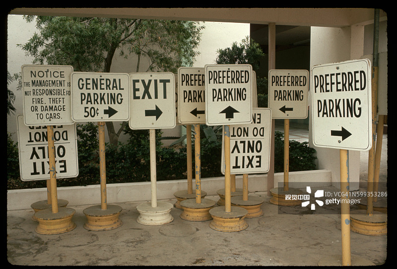 迈阿密流行音乐节的“首选停车”标志图片素材