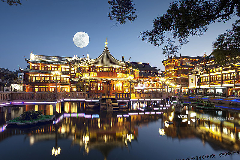 上海豫园夜景。图片素材