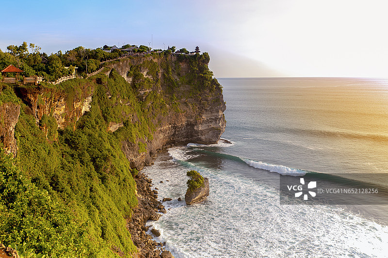 印度尼西亚巴厘岛的悬崖。Uluwatu寺庙图片素材