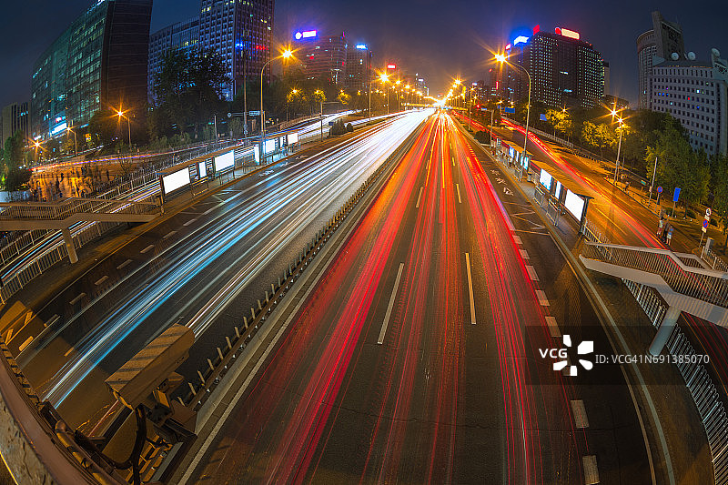 北京夜晚的城市交通和城市景观图片素材