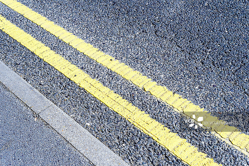 双黄漆禁止停车交通线图片素材
