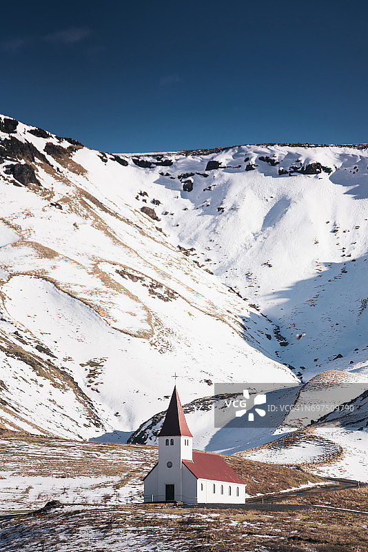 冰岛南部山上著名的维克教堂图片素材