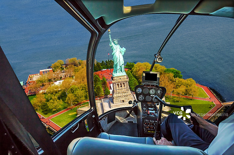 自由岛上的直升机图片素材