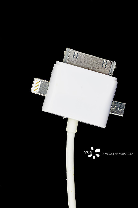 USB充电器电缆连接器组。USB和微型USB数据线图片素材
