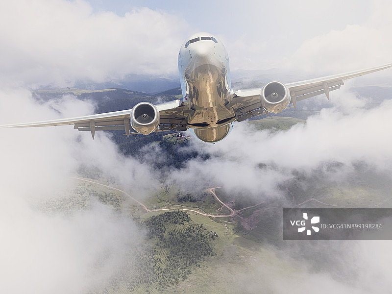客机在云层上空飞行图片素材