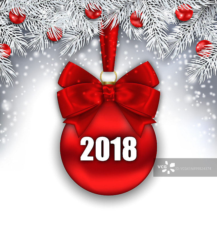 新年背景用玻璃红球，银枝冷杉树图片素材