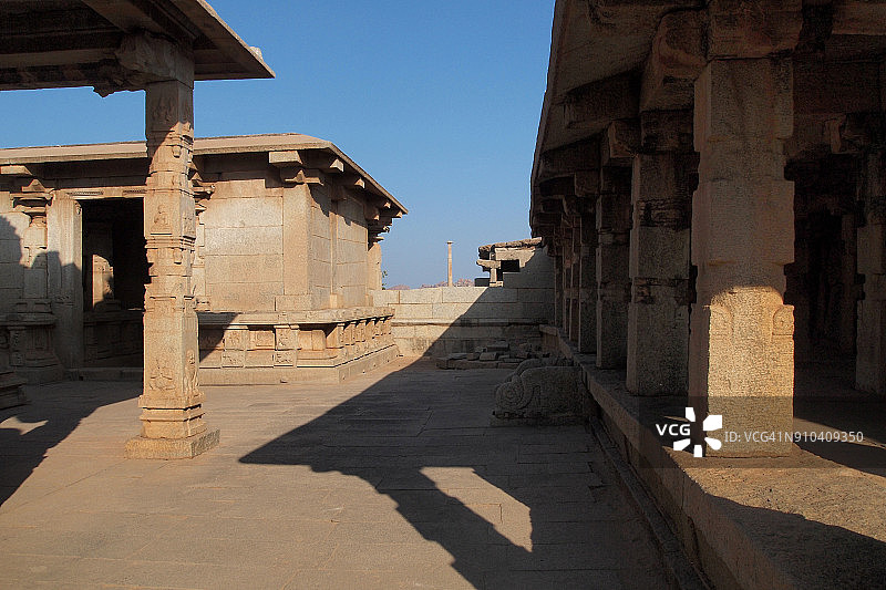 印度汉比哈扎拉罗摩寺庙内图片素材