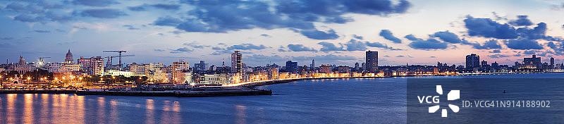 哈瓦那海港全景与马勒孔在黄昏，古巴图片素材
